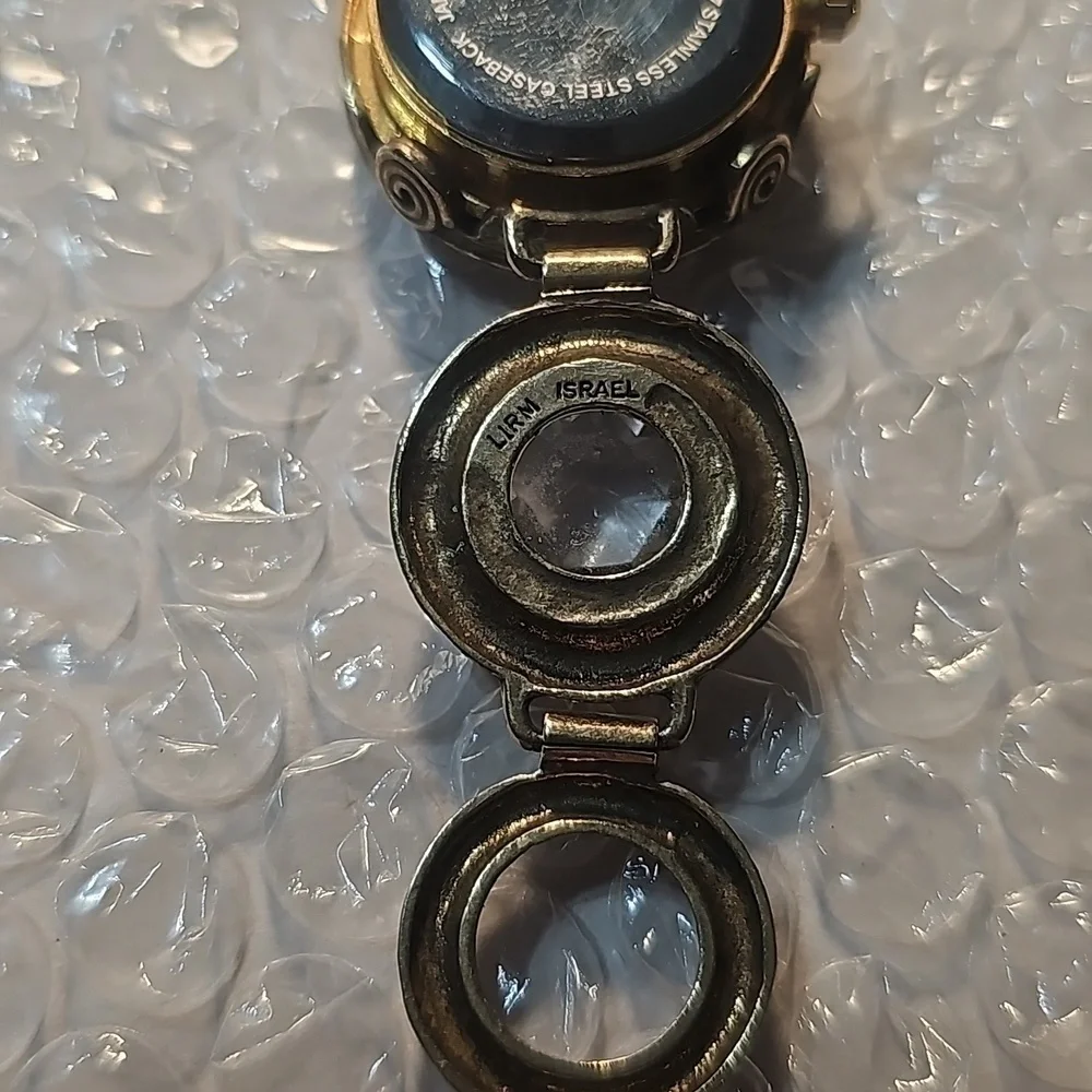 Zuman gold tone